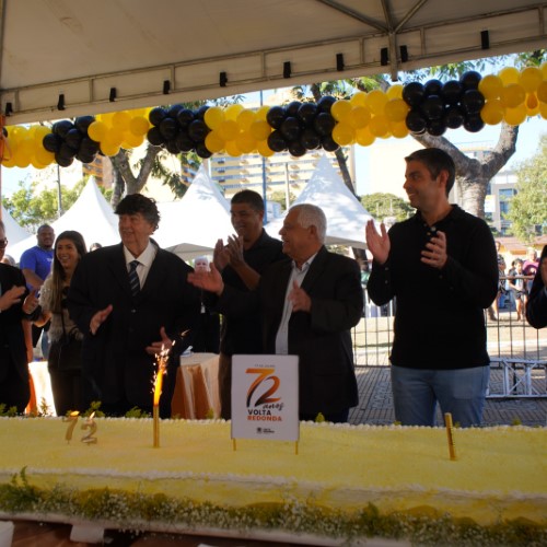 Volta Redonda celebra 72 anos da cidade com bolo de seis metros 
